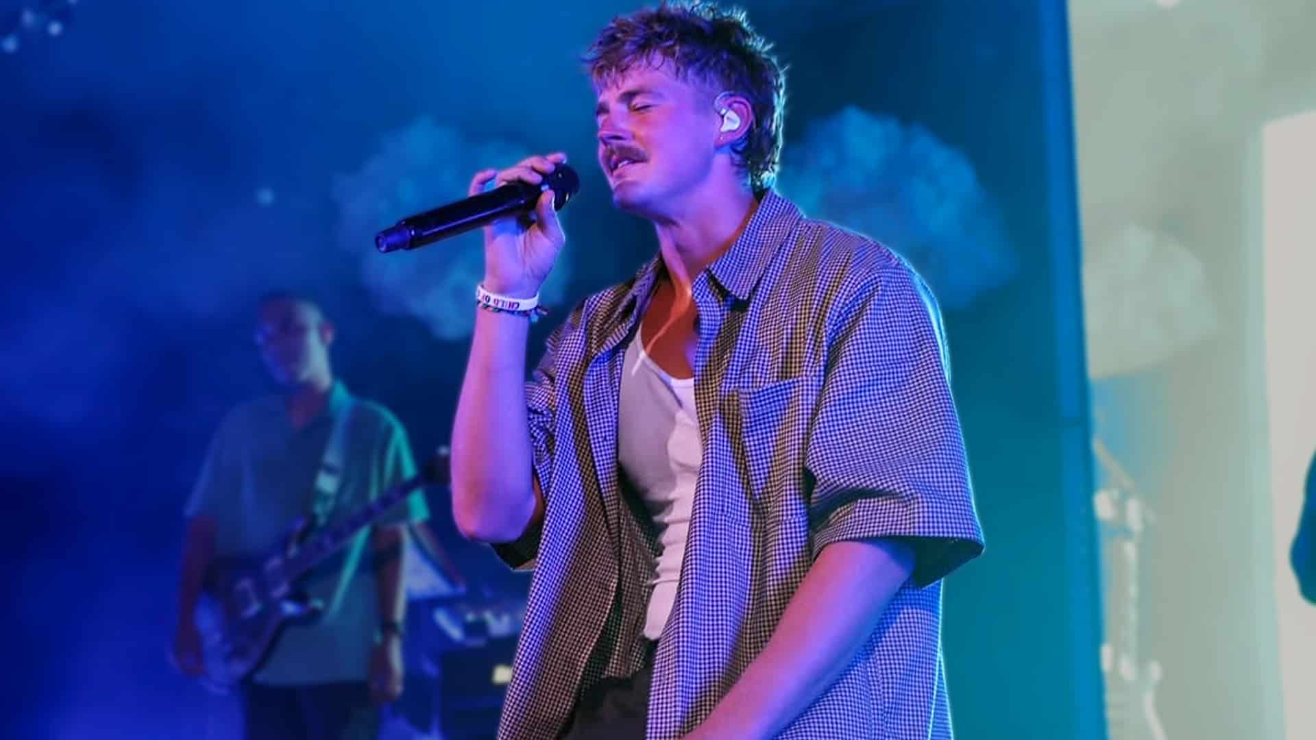 Forrest Frank singing passionately into a microphone, sharing his belief that “the real trophy is eternal life” after rejecting major Christian music awards.