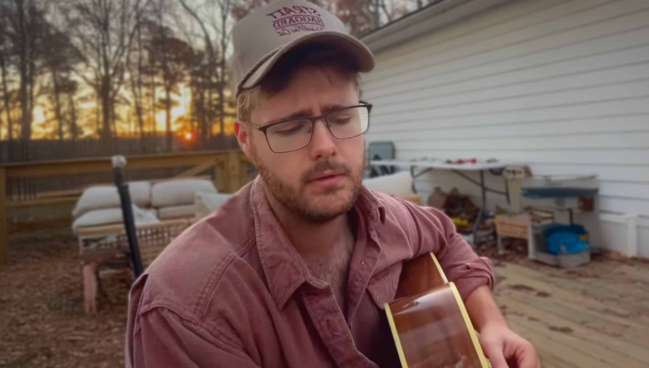 Rising country singer Kenny Whitmire performing his breakout porch song “I Gave Her The Moon” on acoustic guitar at sunset – the raw clip that had Luke Combs, Tracy Lawrence, and Charlie Puth begging for the full version.