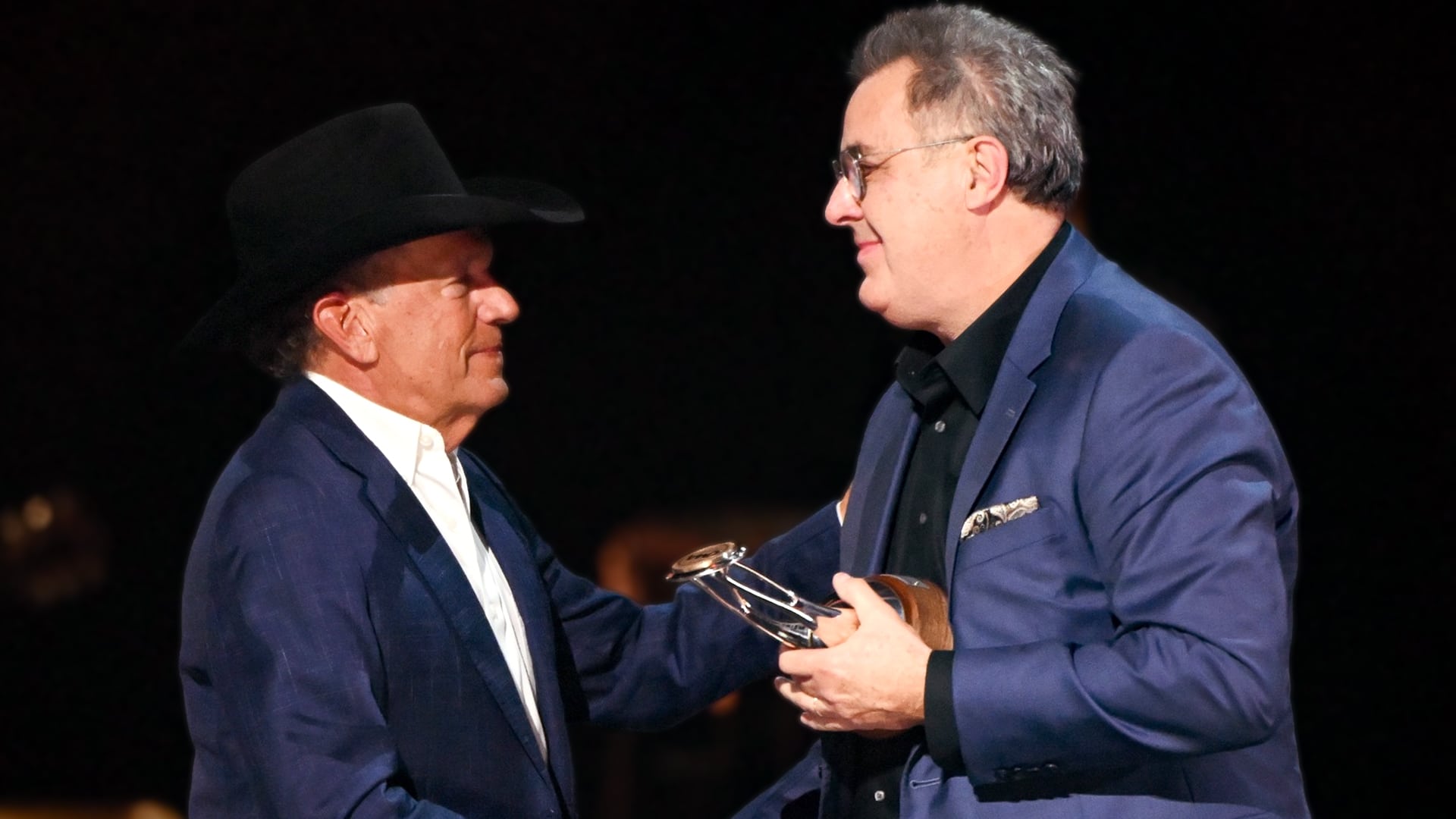 George Strait presents Vince Gill with Willie Nelson Lifetime Achievement Award at 2025 CMA Awards rare appearance and emotional country music moment.