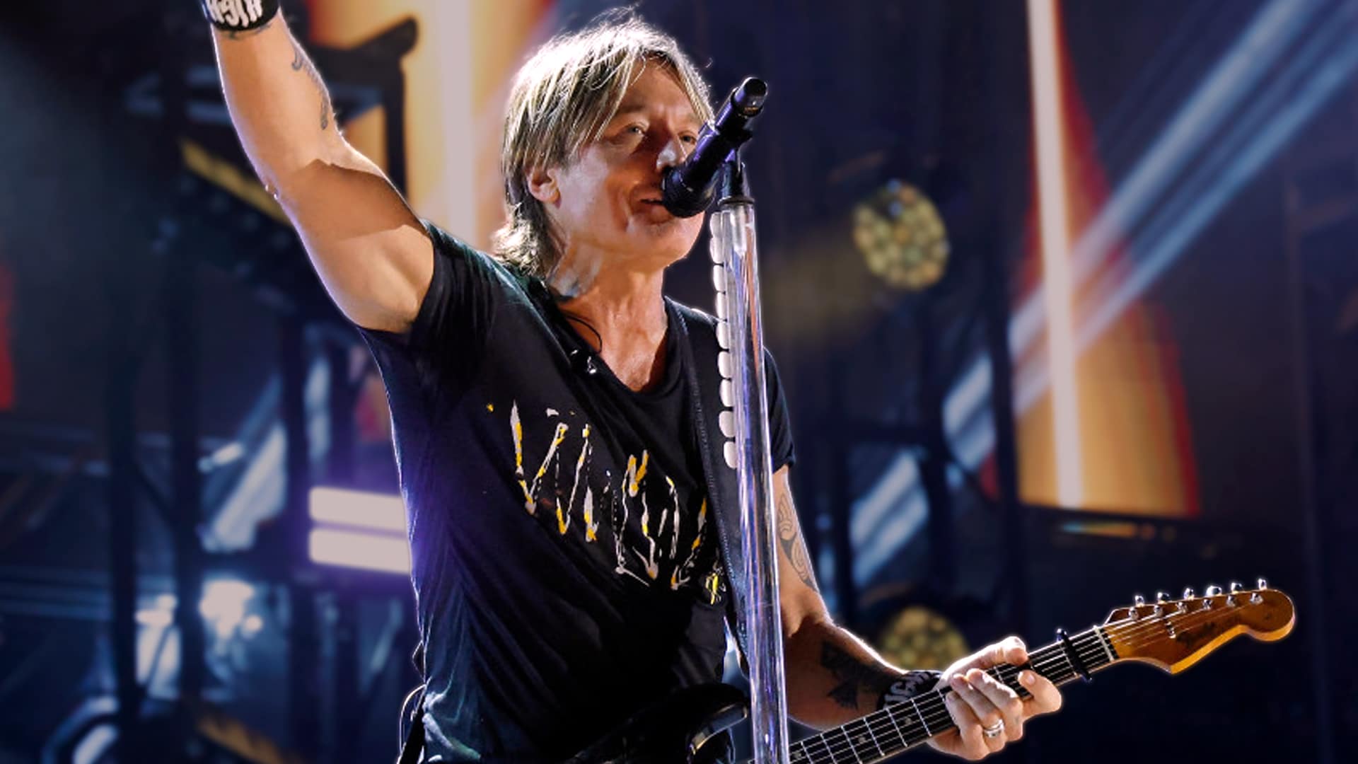 Keith Urban performing Chappell Roan Pink Pony Club at Mar-a-Lago private party with President Trump in attendance sparking backlash.
