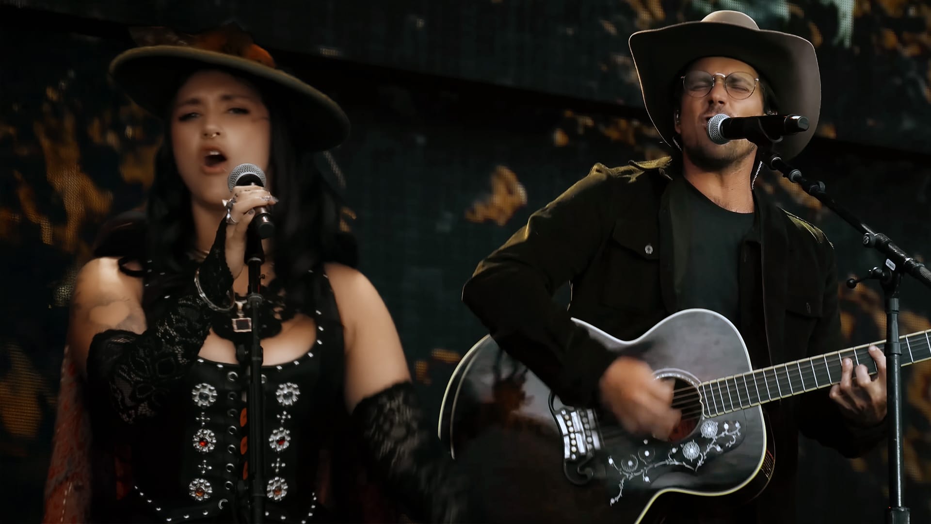 Sierra Ferrell and Lukas Nelson performing “Find Yourself” at Farm Aid 2025, delivering a fiery duet that stole the show.