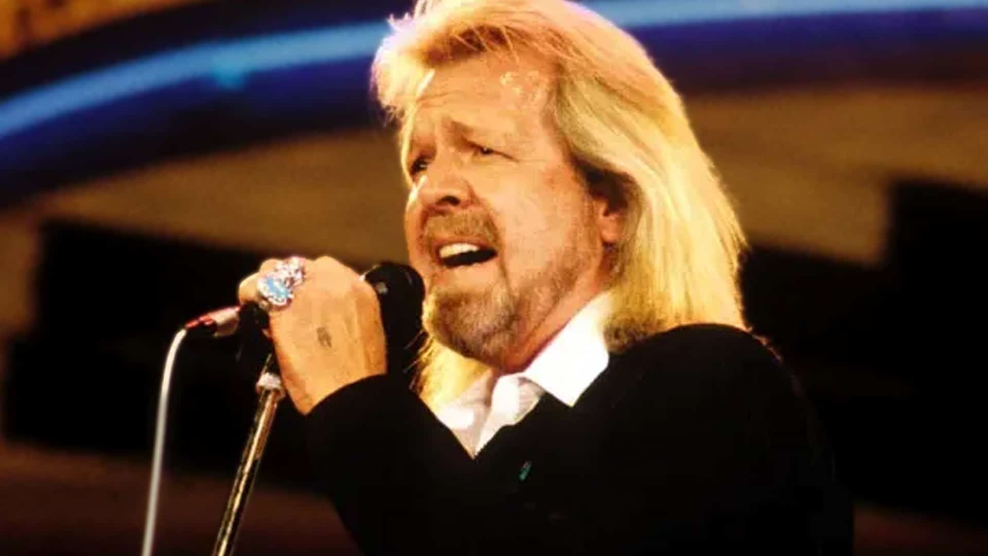 Mel McDaniel, gripping the mic mid-song, was reflecting the energy he was known for before the fall that changed his career forever.