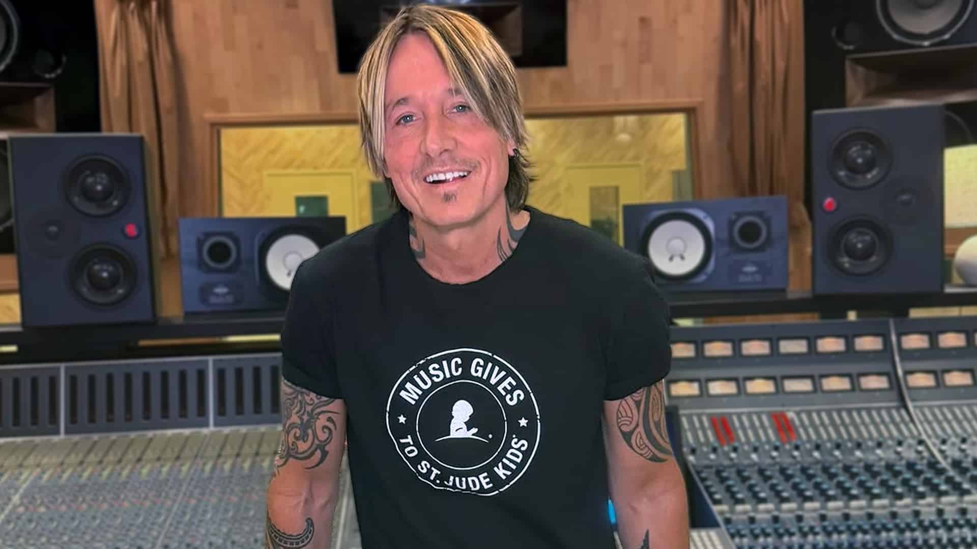 Keith Urban amid reports he has moved in with a new girlfriend following his divorce from Nicole Kidman, signaling a fast-moving new chapter.