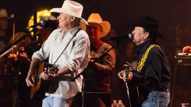 Alan Jackson Apologizes to Heartbroken Fans Who Missed Out on His Sold-Out  Final Show