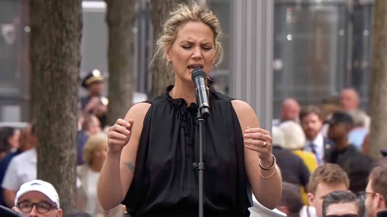 Jennifer Nettles sings emotionally as she honors the 9/11 victims with Vince Gill’s Go Rest High on That Mountain.