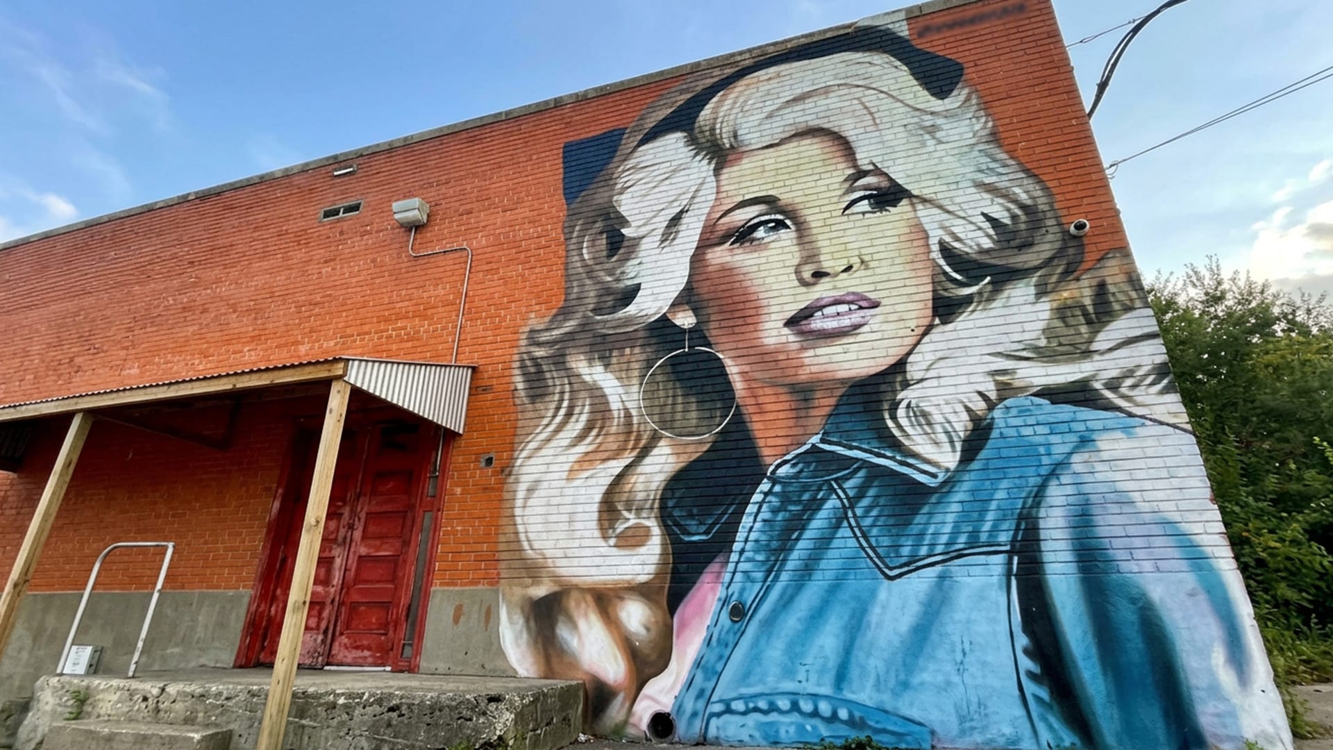 A massive Dolly Parton mural covers a honky-tonk wall in Fort Worth after an artist painted her because his daughter was hurting.