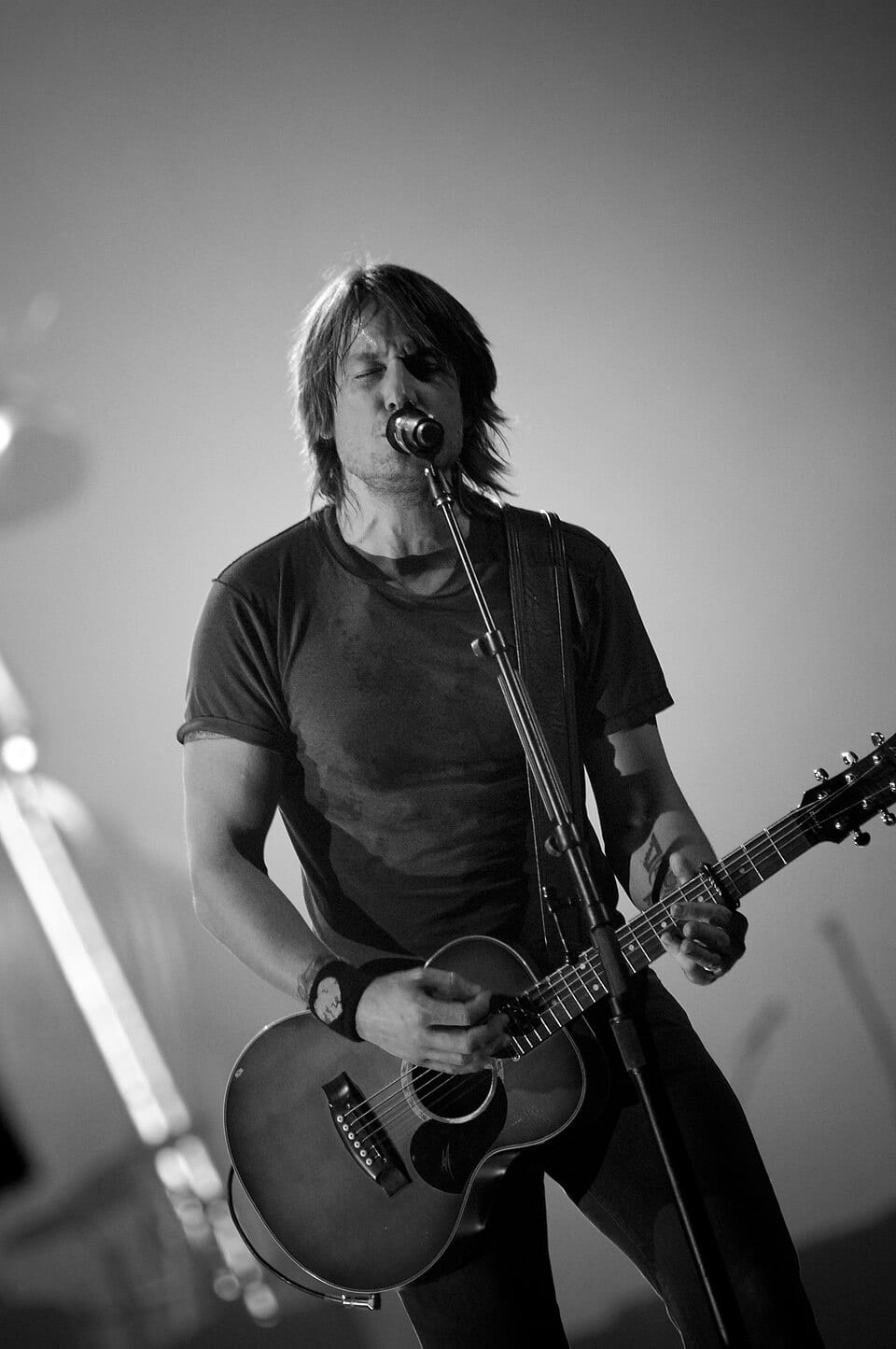 Keith Urban’s Sweet Gesture for Blind Fan Leaves Sister Thanking Him for Truly Seeing Her