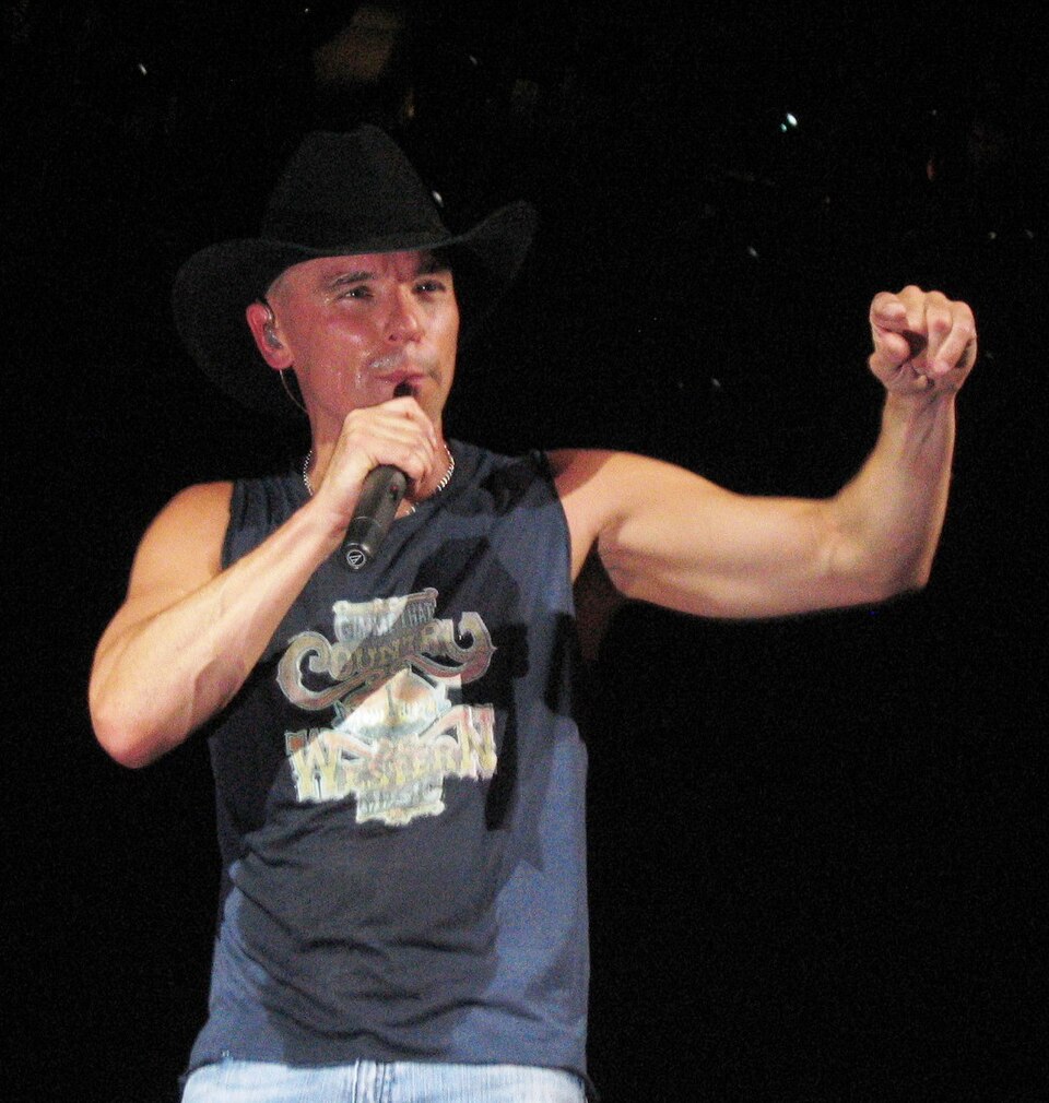 Kenny Chesney Looks Nothing Like Himself in Wild ’90s Throwback From Peyton Manning’s College Party